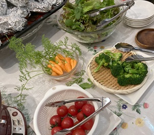 お待ちください