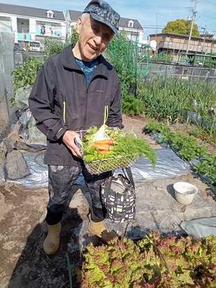 お待ちください